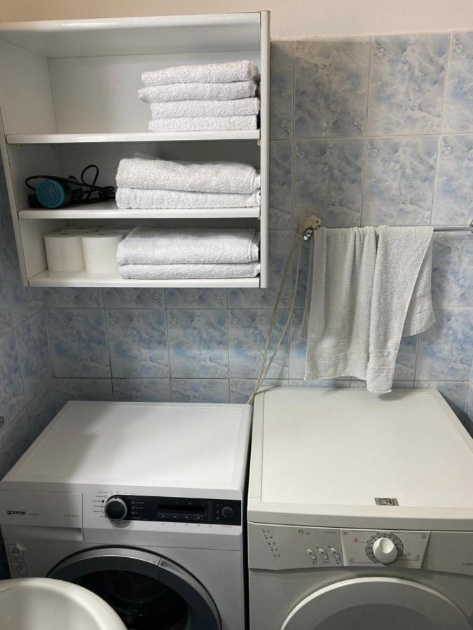 Lägenhet Bulevar 2 Bedroom Belgrad